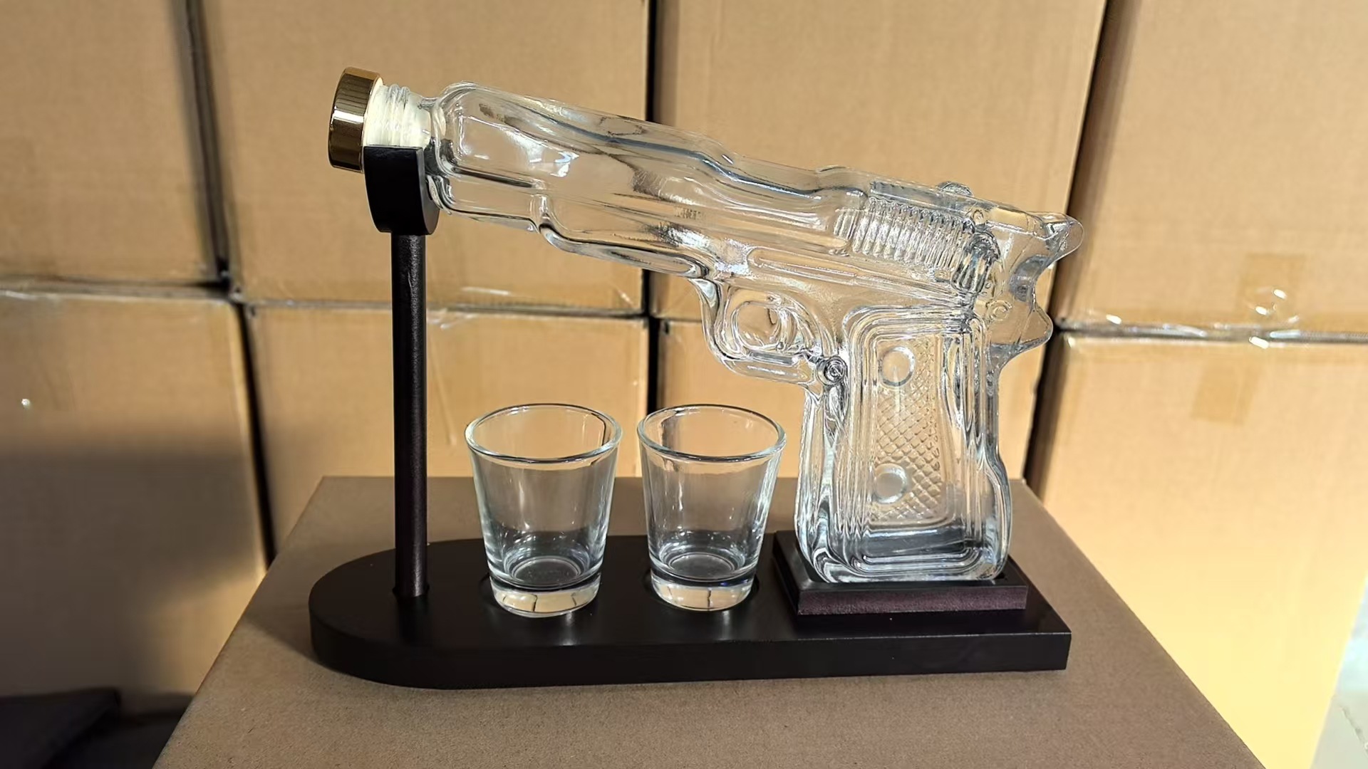 قارورة زجاجية على شكل مسدس من  - مراجعة Cold Drink Dispenser وسعره